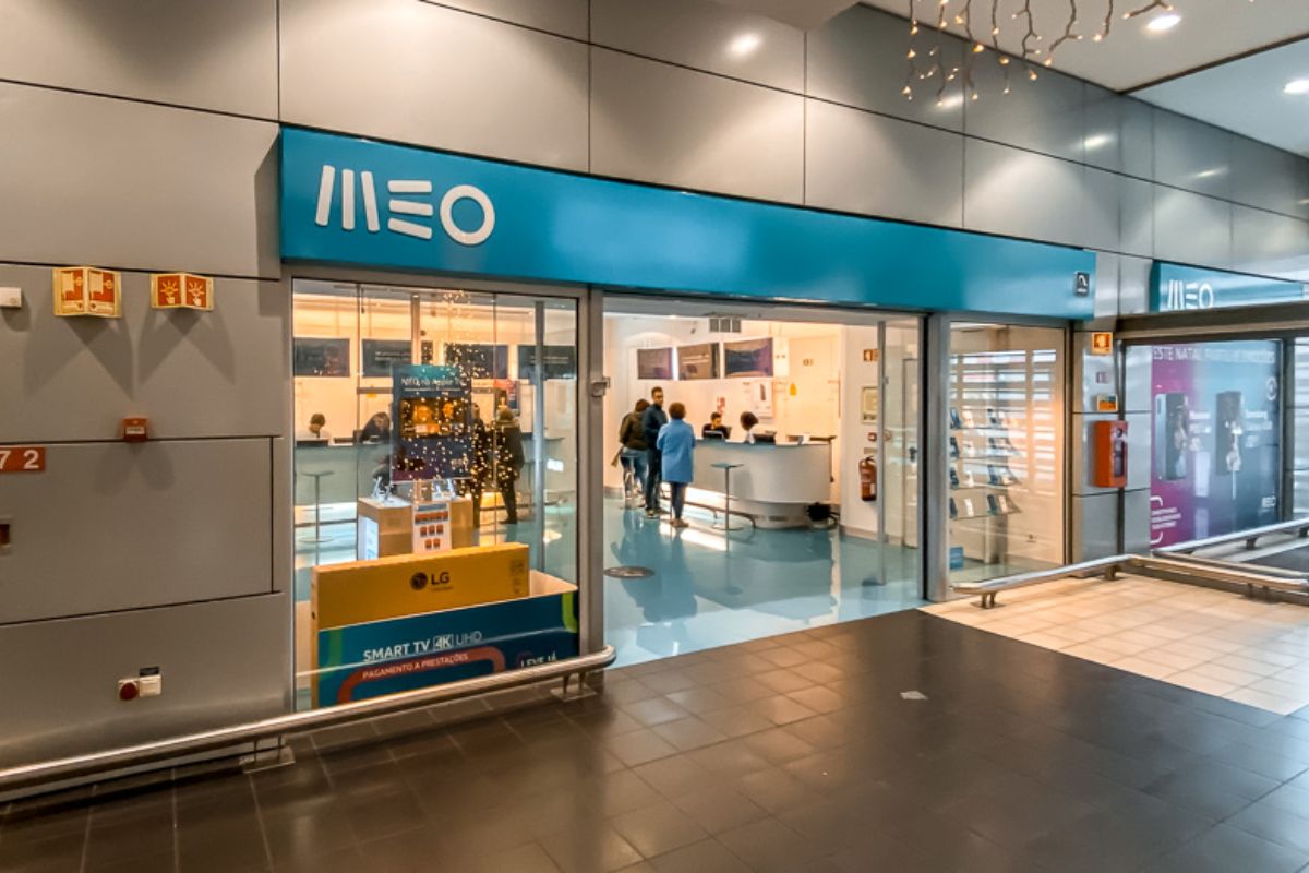meo store at lisbon airport