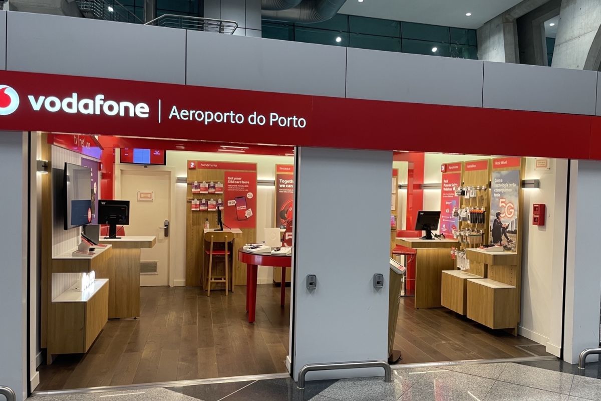 where to buy sim card at porto airport opo